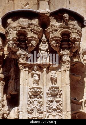 Auch, Midi-Pirenei, Francia. Cattedrale di Sainte-Marie. Dettagli scolpiti sulla parete Sud. Foto Stock