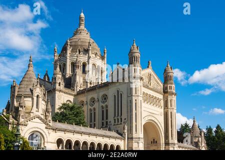 Lisieux, Francia. Basilica di Santa Teresa, il secondo luogo di pellegrinaggio più grande della Francia, dopo Lourdes. Foto Stock