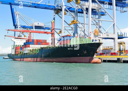 AUCKLAND, NUOVA ZELANDA - 03 gennaio 2021: Vista della nave container Nefeli ai porti di Auckland Foto Stock