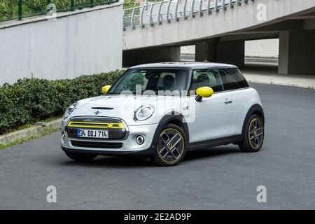 MINI Electric (indicato in alcuni mercati come Mini Cooper se) è un tutto-elettrico Mini da BMW lanciato nel 2020. Foto Stock