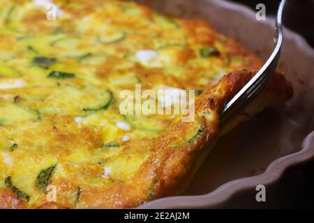 primo piano di una frittata con uno spazio per la copia Foto Stock