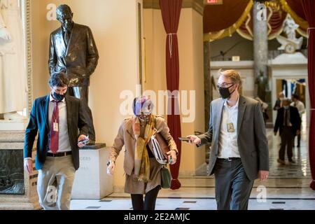 Il rappresentante degli Stati Uniti Rosa DeLauro (democratico del Connecticut) parla con i giornalisti al Campidoglio degli Stati Uniti a Washington, DC, martedì 12 gennaio 2021. Credito: Rod Lammey/CNP /MediaPunch Foto Stock