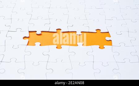 Puzzle bianco vuoto con pezzi mancanti Foto Stock