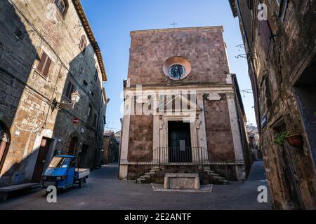 Chiesa di San Rocco nel centro storico di Pitigliano, Grosseto, Toscana, Italia. Foto Stock