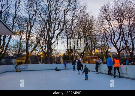 Pista di pattinaggio, birreria Riegrovy Sady, Vinohrady, Praga, Repubblica Ceca Foto Stock