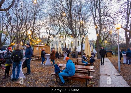 Birreria all'aperto Riegrovy Sady, Vinohrady, Praga, Repubblica Ceca Foto Stock