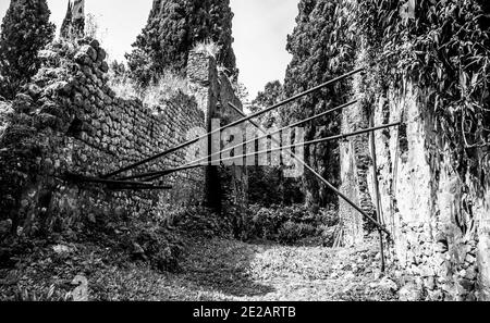 I Giardini di Ninfa, la città abbandonate, Cisterna di Latina, Lazio, Italia, Europa Italia Foto Stock