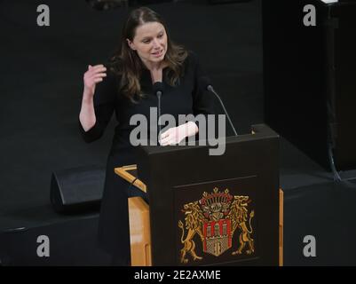 Amburgo, Germania. 13 gennaio 2021. Alla riunione del Parlamento di Amburgo nel Municipio di Amburgo, il senatore di salute Melanie Leonhard (SPD) parla ai parlamentari. Tra gli argomenti trattati figurano la nuova ordinanza sul contenimento della corona, il bilancio 2021/2022 e la digitalizzazione nelle scuole. Credit: Ulrich Perrey/dpa/Alamy Live News Foto Stock