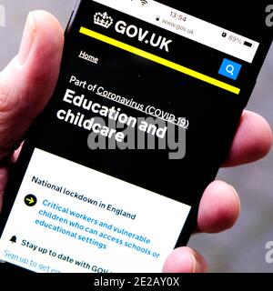 Londra UK, gennaio 13 2021, Government App Advice for Education and childcare during Covid-19 Pandemic National Lockdown Foto Stock