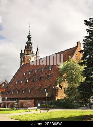 Grande mulino e la chiesa di Santa Caterina a Danzica. Polonia Foto Stock