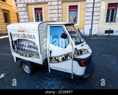 Auto APE in Piazza Navona - Roma, Italia Foto Stock