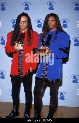 Milli Vanilli Rob Pilatus e Fab Morvan al 32° GRAMMY AWARDS 1990. Credito: Ralph Dominguez/MediaPunch Foto Stock