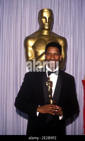 Denzel Washington alla cerimonia di premiazione dell'Accademia del 26 marzo 1990 a Los Angeles, California. Credito: Ralph Dominguez/MediaPunch Foto Stock