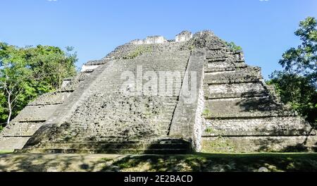 Tempio delle Maschere, El Petén, Grand Plaza, il Parco Nazionale di Tikal, Yucatan, Guatemala Foto Stock