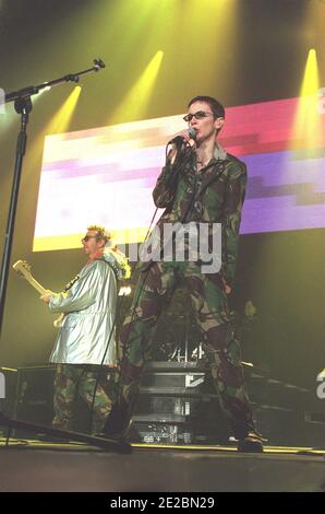 L'Eurythmics in concerto alla Wembley Arena di Londra, Regno Unito. 18 novembre 1999 Foto Stock