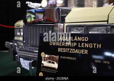 MOTALA, SVEZIA - 13 GENNAIO 2021: Uno degli ultimi Cadillac di Elvis è in vendita. L'auto, un Fleetwood Brougham del modello 1975, è ora in mostra al Motala Motor Museum. Foto Stock