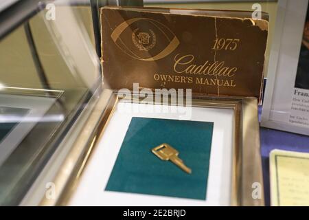 MOTALA, SVEZIA - 13 GENNAIO 2021: Uno degli ultimi Cadillac di Elvis è in vendita. L'auto, un Fleetwood Brougham del modello 1975, è ora in mostra al Motala Motor Museum. Foto Stock