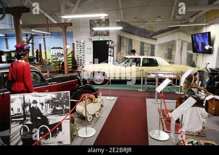 MOTALA, SVEZIA - 13 GENNAIO 2021: Uno degli ultimi Cadillac di Elvis è in vendita. L'auto, un Fleetwood Brougham del modello 1975, è ora in mostra al Motala Motor Museum. Foto Stock