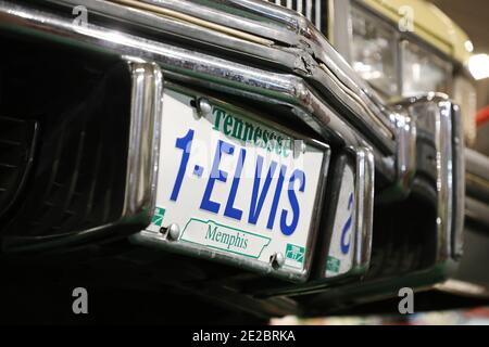 MOTALA, SVEZIA - 13 GENNAIO 2021: Uno degli ultimi Cadillac di Elvis è in vendita. L'auto, un Fleetwood Brougham del modello 1975, è ora in mostra al Motala Motor Museum. Foto Stock