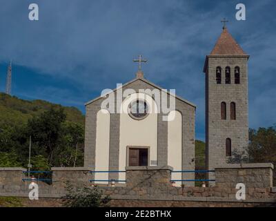 Arbatax, Tortoli, Sardegna, Italia, 9 settembre 2020: Veduta della vecchia chiesa di Stella Maris in pietra. Estate giorno di sole. Foto Stock