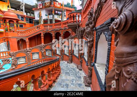 L'ingresso della grotta di Gupteswar o "il Dio nascosto" è spiralato. Foto scattata il 29 luglio 2018 a Pokhara, Nepal. Foto Stock