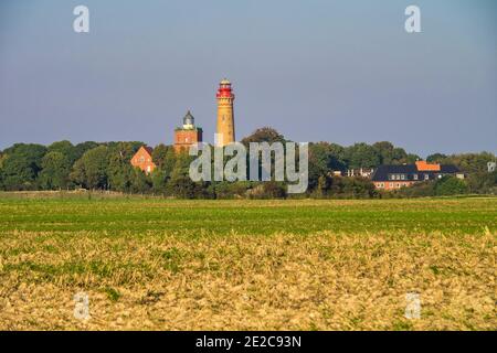 Bella vista del famoso faro di Kap Arkona in estate, isola di Ruegen, Mar Baltico, Germania in Europa Foto Stock
