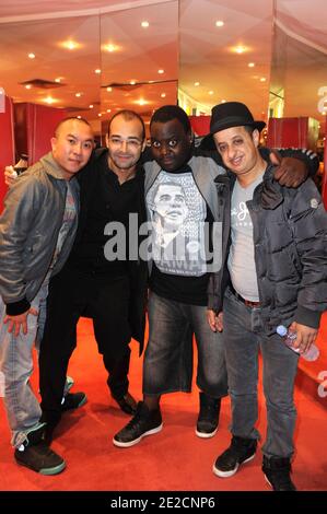 L-R : Steve Tran, Djamel Bensalah (regista), Issa Doumbia, Booder partecipa a una proiezione del loro film 'BEUR sur la Ville' all'UGC George V di Parigi, Francia, il 11 ottobre 2011. Foto di Ammar Abd Rabbo/ABACAPRESS.COM Foto Stock