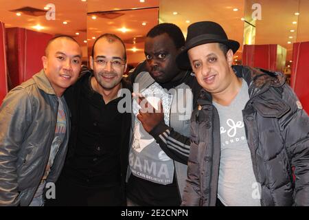 L-R : Steve Tran, Djamel Bensalah (regista), Issa Doumbia, Booder partecipa a una proiezione del loro film 'BEUR sur la Ville' all'UGC George V di Parigi, Francia, il 11 ottobre 2011. Foto di Ammar Abd Rabbo/ABACAPRESS.COM Foto Stock