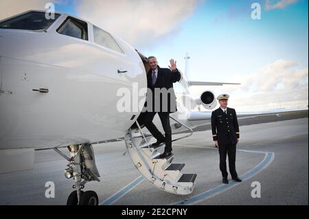 Esclusivo - il ministro francese dell'Agricoltura Bruno le Maire lascia l'aeroporto di Copenaghen dopo un viaggio in Danimarca il 12 ottobre 2011. Foto di Nicolas Gouhier/ABACAPRESS.COM Foto Stock