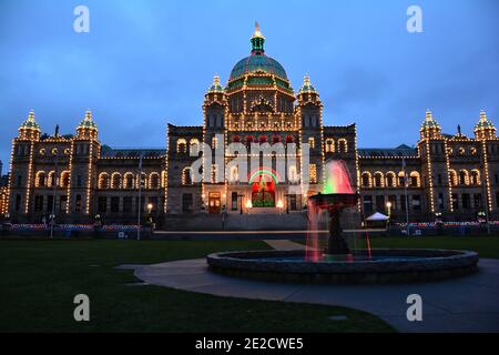 Edifici del Parlamento a Victoria BC, Canada a Natale in città. Foto Stock