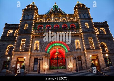 Edifici del Parlamento a Victoria BC, Canada a Natale in città. Foto Stock