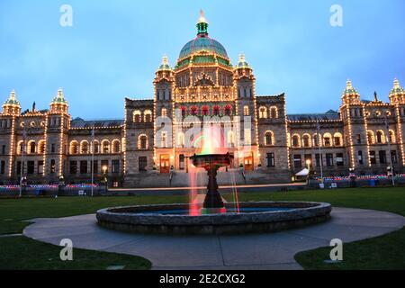 Parlamento edifici a Victoria BC, Canada al tempo di Natale in città. Foto Stock