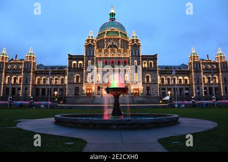 Parlamento edifici a Victoria BC, Canada al tempo di Natale in città. Foto Stock