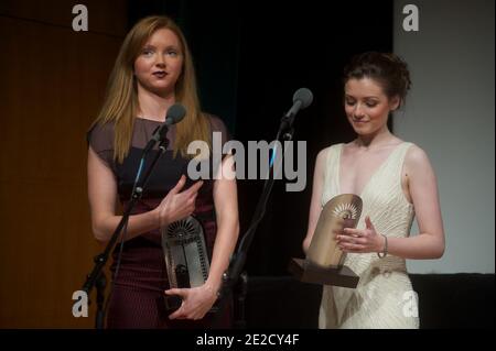 Model Lily Cole e attrice Sarah Bolger premiati al Middle East prima dei Moth Diaries al Teatro Abu Dhabi il 16 ottobre 2011 durante il 5° Festival del Cinema di Abu Dhabi. Foto di Ammar Abd Rabbo/ABACAPRESS.COM Foto Stock