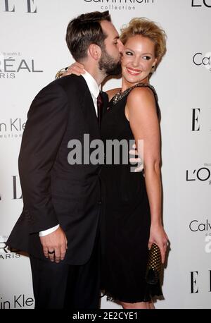 Josh Kelley e Katherine Heigl arrivano al 18° tributo annuale femminile di ELLE a Hollywood che si tiene presso il Four Seasons Hotel il 17 ottobre 2011 a Los Angeles, California. Foto di Lionel Hahn/AbacaUsa.com Foto Stock