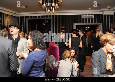 Giornata di verniciatura della mostra di dipinti Amanda Lear tenutasi all'hotel le Mathurin a Parigi, Francia, il 18 ottobre 2011. Foto di Alban Wyters/ABACAPRESS.COM Foto Stock