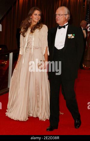 La Principessa Madeleine di Svezia e sua Maestà il Re Carl XVI Gustaf di Svezia partecipano alla celebrazione del suo centesimo anniversario alla Centennial Ball presso l'Hilton Hotel di New York City, New York, USA, il 21 ottobre 2011. Foto di Elizabeth Pantaleo/ABACAPRESS.COM Foto Stock