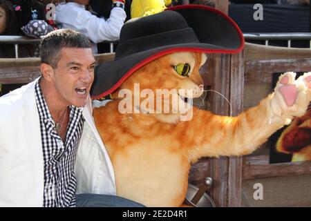 Antonio Banderas alla prima DI LA per il film d'animazione 'Puss in Boots' al Regency Village Theatre di Westwood, Los Angeles, CA, USA il 23 ottobre 2011. Foto di Baxter/ABACAPRESS.COM Foto Stock