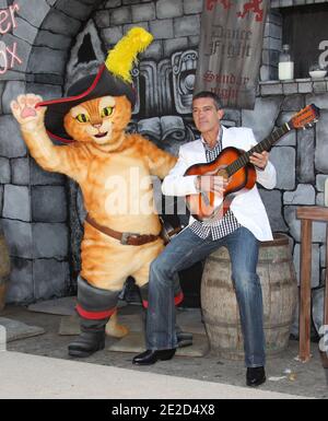 Antonio Banderas alla prima DI LA per il film d'animazione 'Puss in Boots' al Regency Village Theatre di Westwood, Los Angeles, CA, USA il 23 ottobre 2011. Foto di Baxter/ABACAPRESS.COM Foto Stock