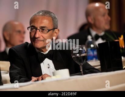 Ex Capo di Stato maggiore del Presidente Clinton John Podestà partecipa al trentaseiesimo gala annuale della National Italian American Foundation a Washington DC, USA, il 29 ottobre 2011. Il presidente Barack Obama ha tenuto il discorso di apertura al gala di premiazione che fa parte di una convention di due giorni per l'organizzazione. Foto di Brendan Smialowski/ABACAPRESS.COM Foto Stock