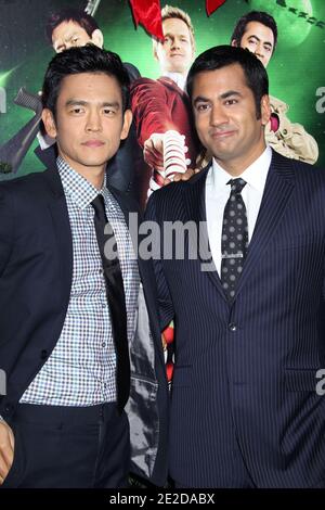 KAL Penn, John Cho, A Very Harold & Kumar 3D Christmas - prima del film al Chinese Theatre di Hollywood, Los Angeles, CA, USA. 2 novembre 2011. (Nella foto: KAL Penn, John Cho). Foto di Baxter/ABACAPRESS.COM Foto Stock