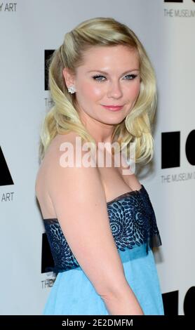 Kirsten Dunst partecipa al MOCA Gala annuale, un Manifesto di vita degli artisti con direzione artistica di Marina Abramovic, tenuto alla MOCA Grand Avenue a Los Angeles, California il 12 novembre 2011. Foto di Tonya Wise/ABACAPRESS.COM Foto Stock