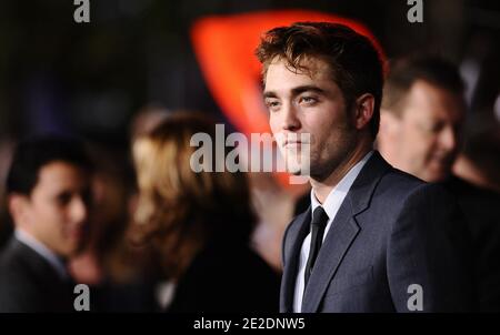 Robert Pattinson partecipa alla prima di Summit Entertainment 'The Twilight Saga: Breaking Dawn - Part 1' tenutasi al Nokia Theatre di Los Angeles, CA, USA il 14 novembre 2011. Foto di Lionel Hahn/ABACAPRESS.COM Foto Stock