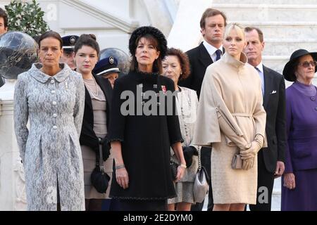 La principessa Stephanie di Monaco, la principessa Caroline di Hannover, la principessa Charlene di Monaco, Melanie de Massy, Anne Elisabeth de Massy e Christophe Levine frequentano una parata militare nel palazzo come parte delle cerimonie nazionali a Monaco il 19 novembre 2011. Foto di Franz Chavaroche/piscina/ABACAPRESS.COM Foto Stock