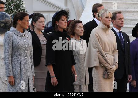 La principessa Stephanie di Monaco, la principessa Caroline di Hannover, la principessa Charlene di Monaco, Melanie de Massy, Anne Elisabeth de Massy e Christophe Levine frequentano una parata militare nel palazzo come parte delle cerimonie nazionali a Monaco il 19 novembre 2011. Foto di Franz Chavaroche/piscina/ABACAPRESS.COM Foto Stock