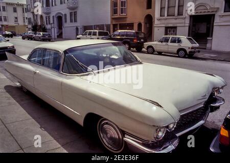 Cadillac coppia Deville 1960, fotografata a San Francisco nel 1998 Foto Stock