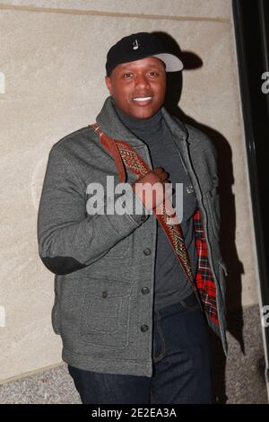 Javier Colon frequenta il Rockefeller Center 2011 per l'illuminazione degli alberi di Natale a New York City, New York, USA il 30 novembre 2011. Foto di: Elizabeth Pantaleo/ABACAPRESS.COM Foto Stock