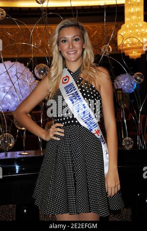 Miss Prestige National 2012, Christelle Roca si presenta all'Hotel Hilton di Parigi, Francia, il 5 dicembre 2012. Foto di Giancarlo Gorassini/ABACAPRES.COM Foto Stock