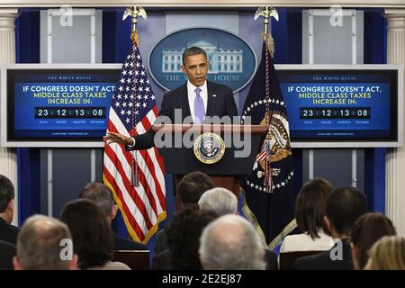 Il presidente degli Stati Uniti Barack Obama si rivolge ai media nella sala di briefing della Casa Bianca. Obama ha discusso il blocco da parte del Senato Repubilcans della conferma del candidato di Obama Richard Cordray a guidare il Consumer Financial Protection Bureau a Washington, DC, USA l'8 dicembre 2011. Foto di Win McNamee/Pool/ABACAPRESS.COM Foto Stock