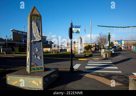 WA19140-00...WASHINGTON - Arte lungo l'autostrada US 101 nel centro di Long Beach. Foto Stock